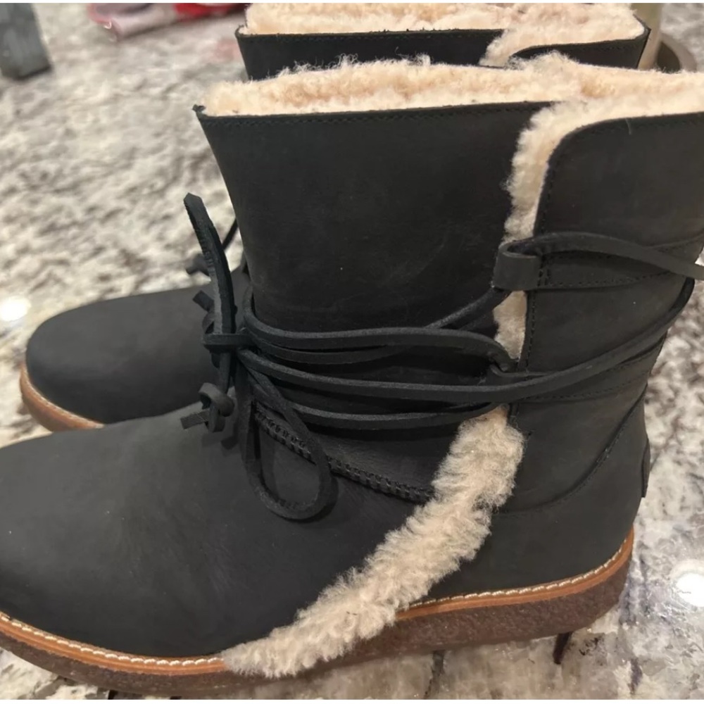 UGG Australia Women's Luisa Water Resistant Leather Boots 1012545 BLACK size 8